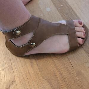 Gladiator sandals that zip up